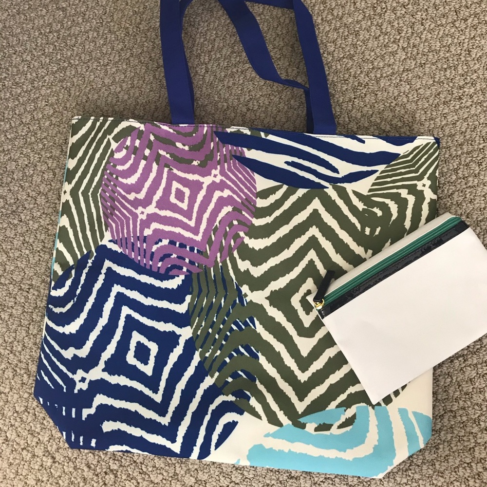 NWOT TOTE Bag with cosmetics case